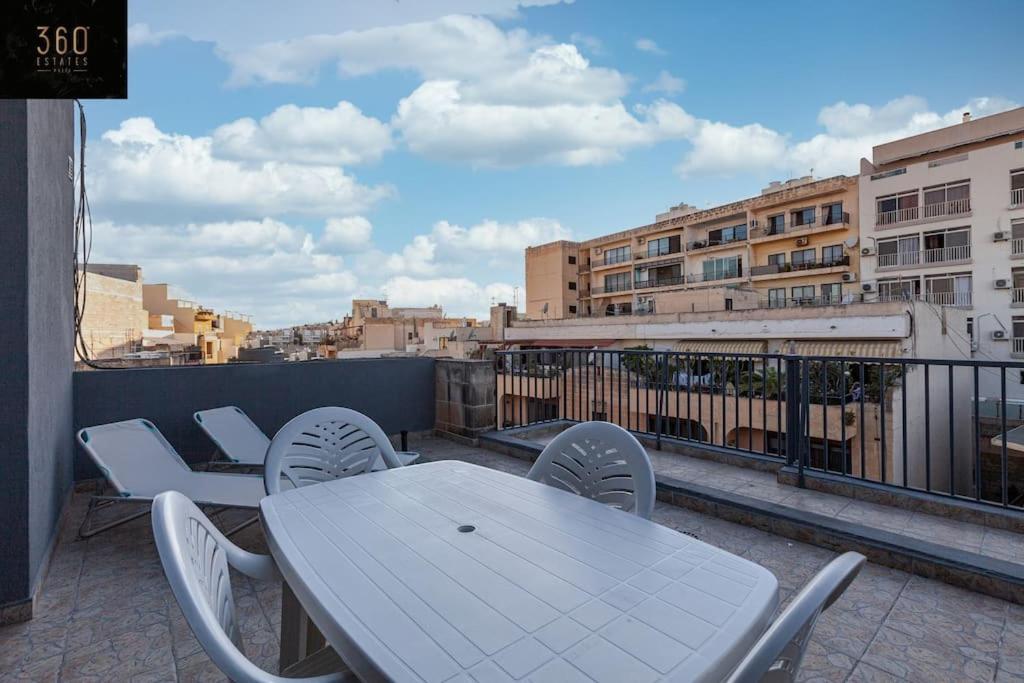 Comfortable Penthouse, Served With Lift, Wifi & Ac By 360 Estates Gzira المظهر الخارجي الصورة